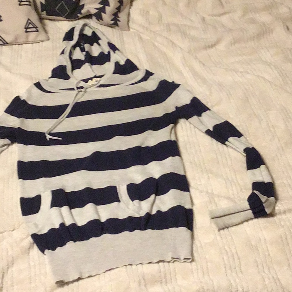 Hooded thin sweater